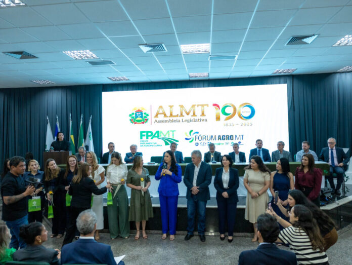 Nunes-Mocao-de-Aplausos-e-Titulo-Cidadao-Mato-Grossense-16-1024x769 (1)