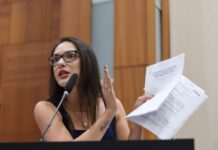 Deputada cita importunação sexual e registra boletim de ocorrência