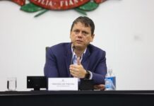 Tarcísio diz que candidatura de Flávio Bolsonaro à Presidência é ‘questão decidida’
