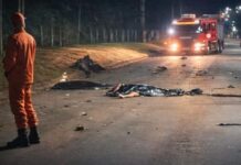 Batida frontal entre carro e motos mata dois jovens e deixa criança ferida em Alta Floresta
