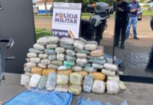 Bandido é preso com 229 kg de maconha e skunk em carro com farol queimado; droga estava no banco traseiro
