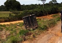 Pai e bebê de 8 meses morrem em batida frontal entre moto e caminhonete na MT-338