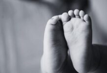 Bebê de um ano morre após se afogar em piscina de residência em Várzea Grande bebê pezinho