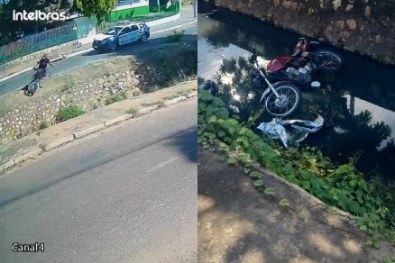 motociclista cai bueiro