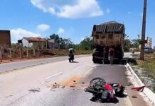 Motociclista de 24 anos morre após bater na traseira de caminhão em MT